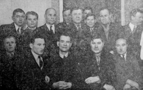 Филонович (у центрі) з учасниками Кронштадтського повстання й утікачами з Соловків. Прага, 1930-ті Филонович (у центрі) з учасниками Кронштадтського повстання й утікачами з Соловків. Прага, 1930-ті