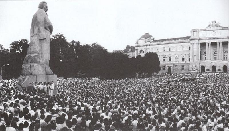 Мітинг у Львові 7 липня 1988 року Мітинг у Львові 7 липня 1988 року
