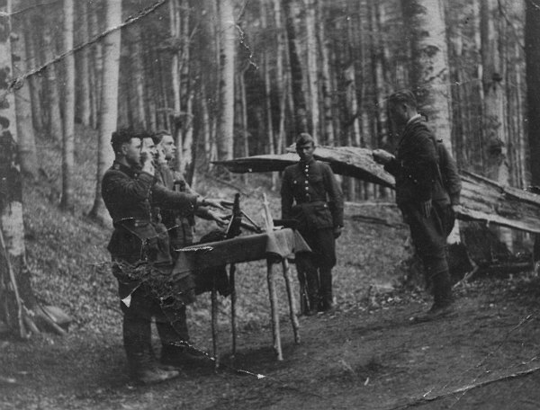 Присяга підстаршинської школи в Чорному лісі. Архів Центру досліджень визвольного руху Присяга підстаршинської школи в Чорному лісі. Архів Центру досліджень визвольного руху