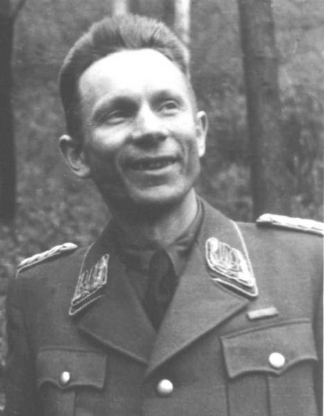 Тарас Боровець знову у війську, весна 1945 року. Фото з архіву 1945 року